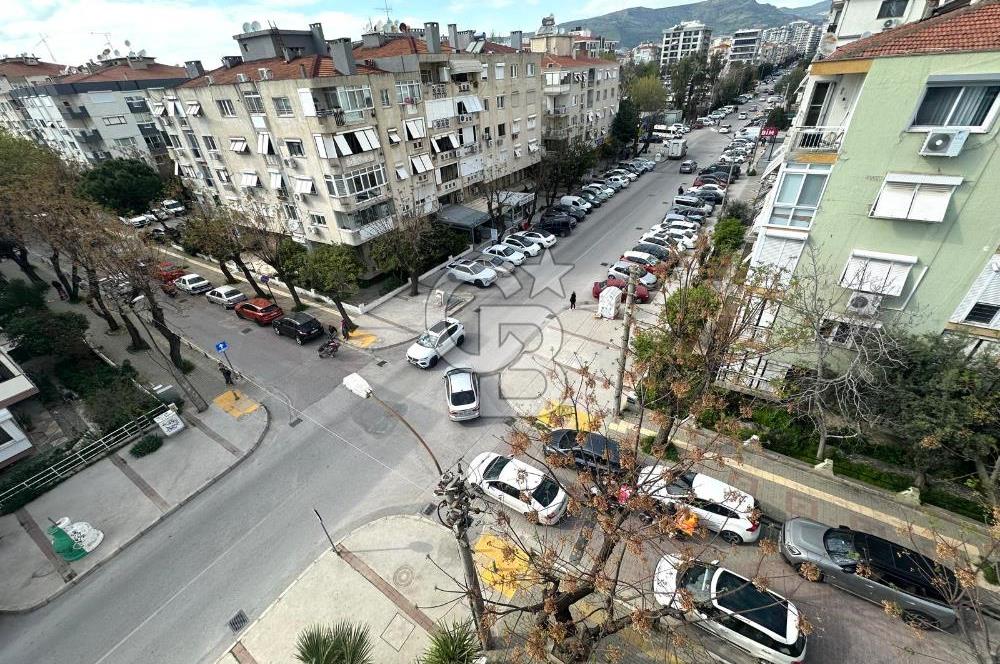 Karşıyaka Girne Bulvarı Yakını Köşe Konumlu 3+1 Satılık Daire