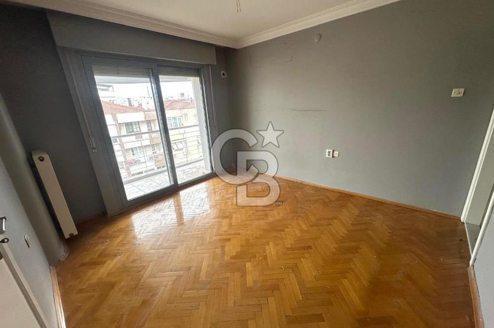 Karşıyaka Girne Bulvarı Yakını Köşe Konumlu 3+1 Satılık Daire