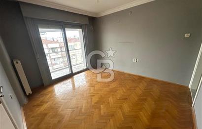 Karşıyaka Girne Bulvarı Yakını Köşe Konumlu 3+1 Satılık Daire