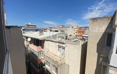 KARŞIYAKA DEDEBAŞI GONCALAR CAMİ SOKAĞINDA MERKEZİ 3+1 SATILIK DAİRE 