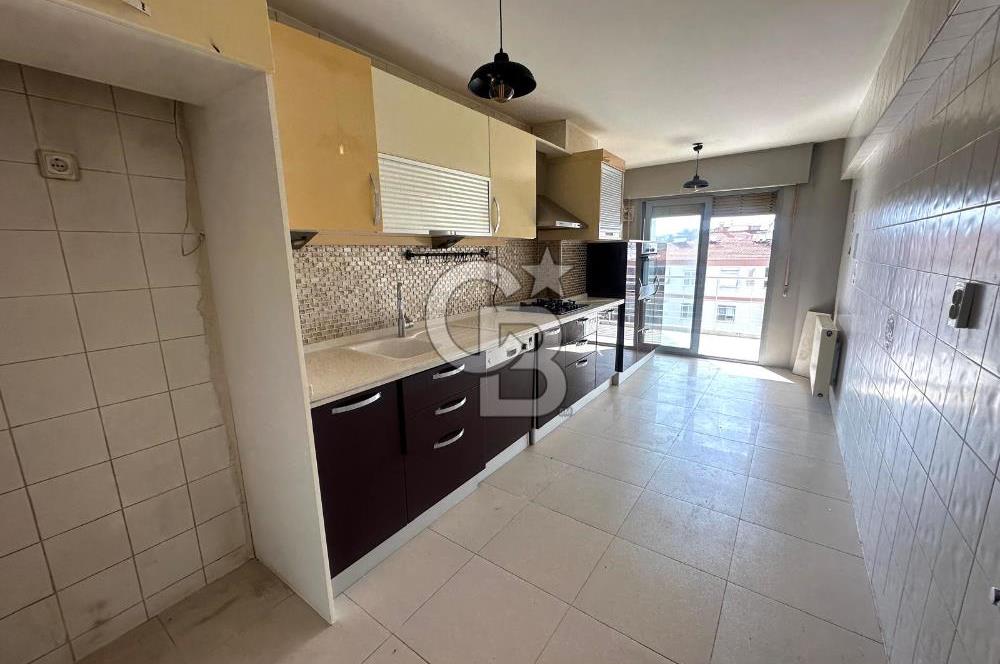 Karşıyaka Girne Bulvarı Yakını Köşe Konumlu 3+1 Satılık Daire