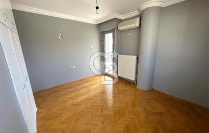 Karşıyaka Girne Bulvarı Yakını Köşe Konumlu 3+1 Satılık Daire