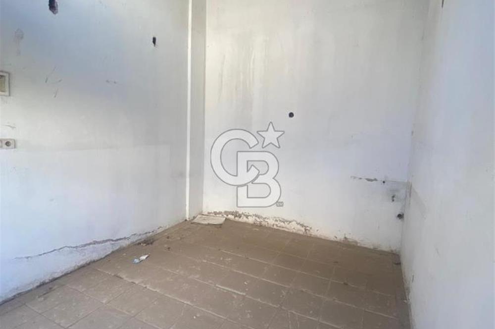 BAHÇELİEVLER CEVDET BİLSAY CADDESİNDE, SATILIK, BATARLI BOŞ DÜKKAN