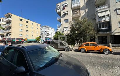 BAHÇELİEVLER CEVDET BİLSAY CADDESİNDE, SATILIK, BATARLI BOŞ DÜKKAN