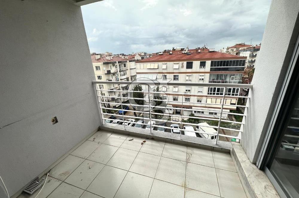 Karşıyaka Girne Bulvarı Yakını Köşe Konumlu 3+1 Satılık Daire