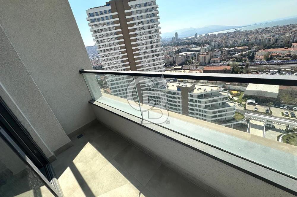 Evora İzmir`de Deniz ve Peyzaj Manzaralı 2+1 Kiralık Daire