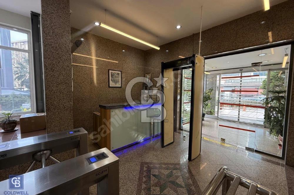 KOZYATAĞI ŞAŞMAZ PLAZA’DA METRO ÖNÜ 840 m² KİRALIK PRESTİJLİ OFİS KATI