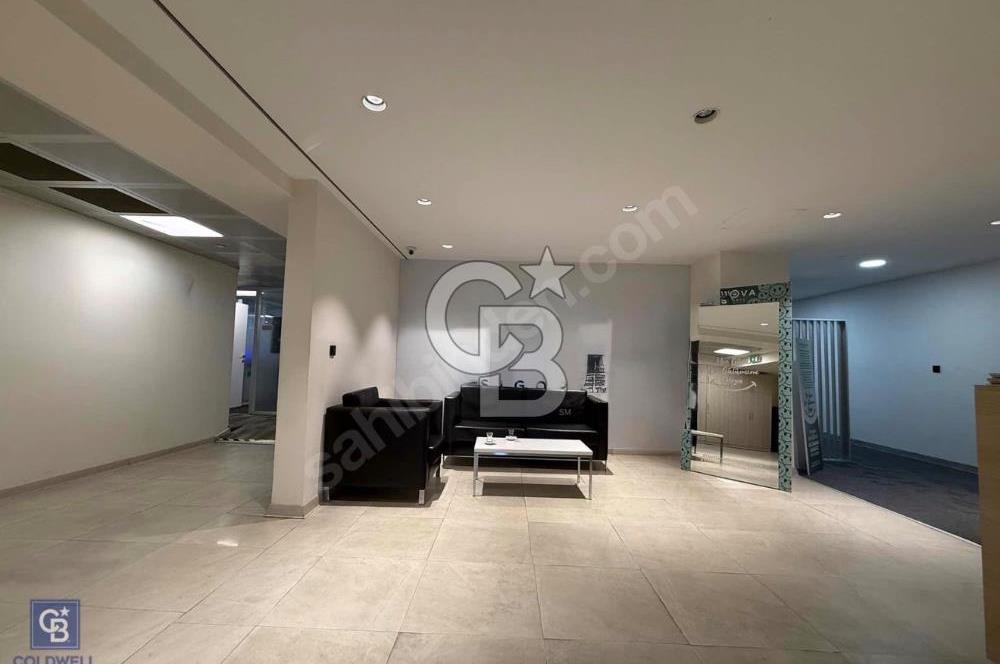 KOZYATAĞI ŞAŞMAZ PLAZA’DA METRO ÖNÜ 840 m² KİRALIK PRESTİJLİ OFİS KATI
