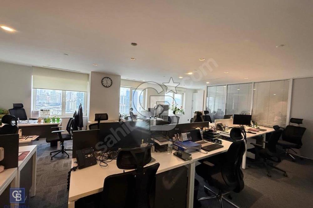 KOZYATAĞI ŞAŞMAZ PLAZA’DA METRO ÖNÜ 840 m² KİRALIK PRESTİJLİ OFİS KATI