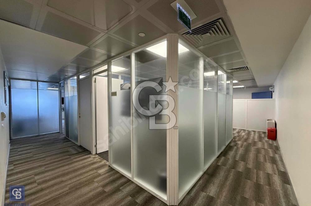 KOZYATAĞI ŞAŞMAZ PLAZA’DA METRO ÖNÜ 840 m² KİRALIK PRESTİJLİ OFİS KATI