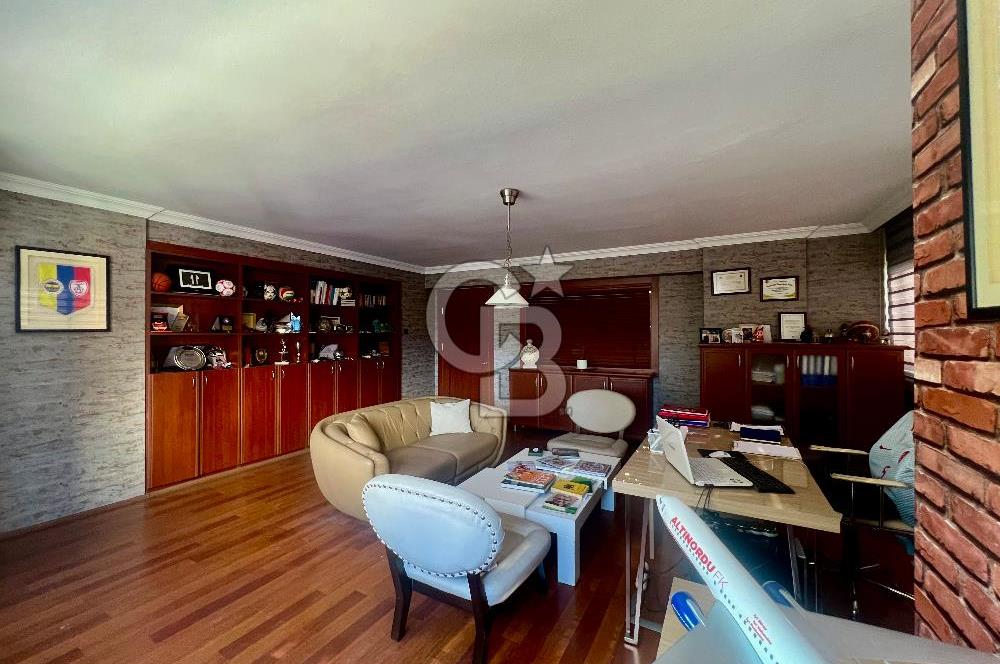 Şair Eşref Bulvarında 128 m2 Kapalı Otoparklı Satılık Ofis