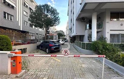 Karşıyaka Girne Bulvarı Yakını Köşe Konumlu 3+1 Satılık Daire