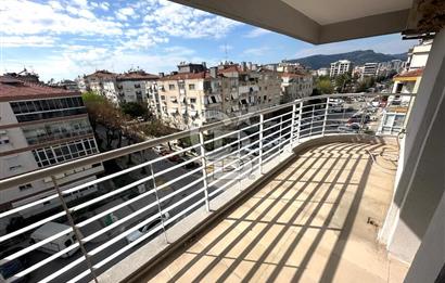 Karşıyaka Girne Bulvarı Yakını Köşe Konumlu 3+1 Satılık Daire