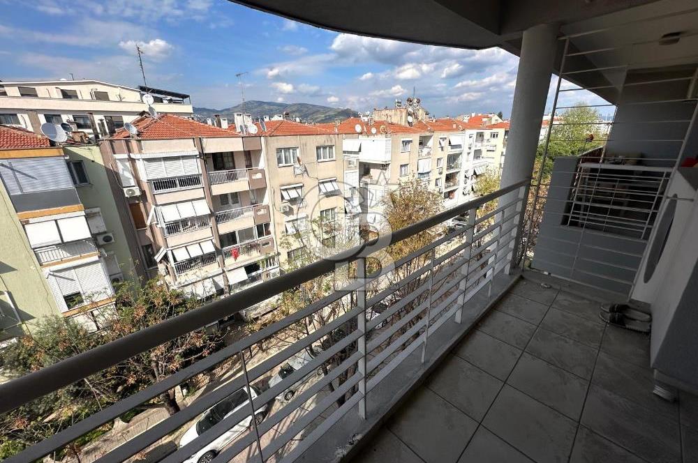 Karşıyaka Girne Bulvarı Yakını Köşe Konumlu 3+1 Satılık Daire