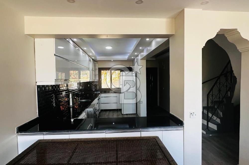 Gülbahçe'de Deniz Manzaralı İkiz Villa