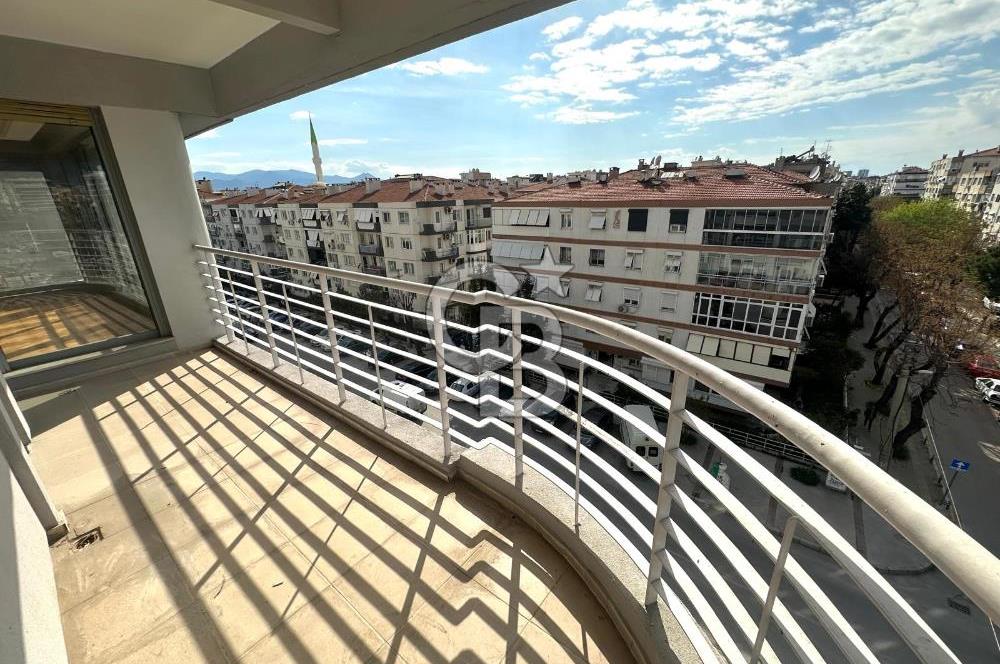 Karşıyaka Girne Bulvarı Yakını Köşe Konumlu 3+1 Satılık Daire