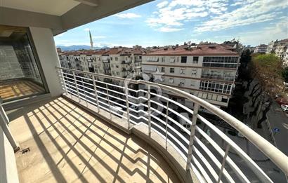 Karşıyaka Girne Bulvarı Yakını Köşe Konumlu 3+1 Satılık Daire