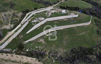 BORNOVA SARNIÇKÖY YOL ÜZERİ ALTYAPILI SATILIK TARLA