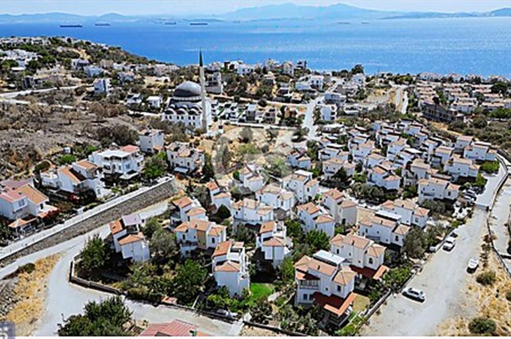 ÇANDARLI EYKO SİTESİ'NDE TADİLATLI DUBLEKS VİLLA