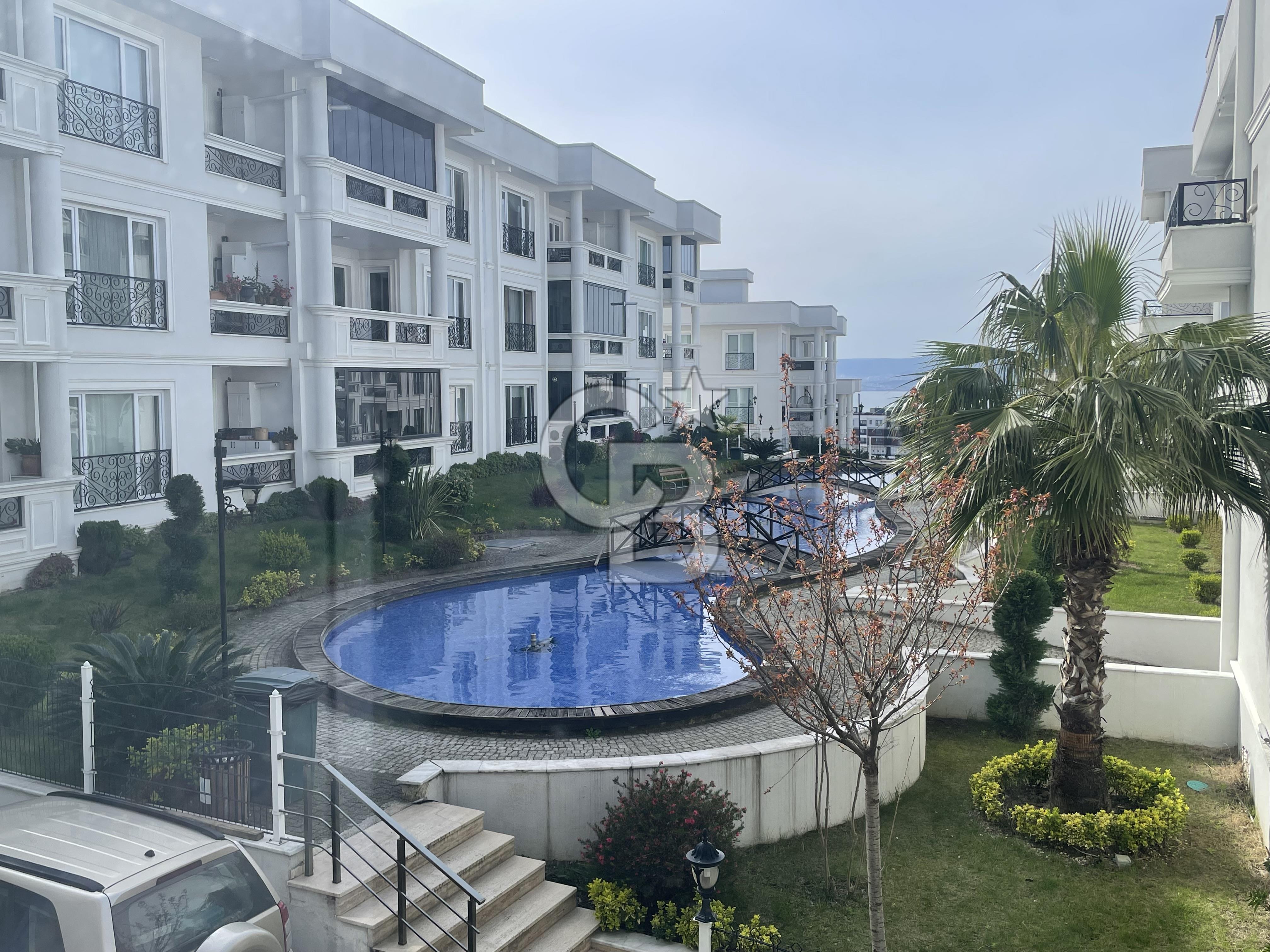 BAŞİSKELE ORKA LİFE 2 SİTESİNDE ARA KAT SATILIK 2+1 DAİRE