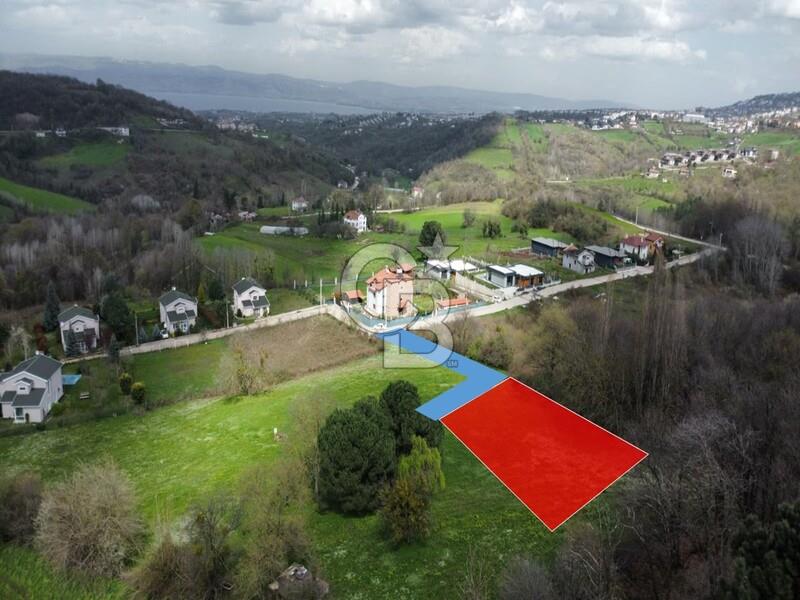 BAŞİSKELE BAHÇECİK' DE DENİZ VE DOĞA MANZARALI 1408 m2 ARSA