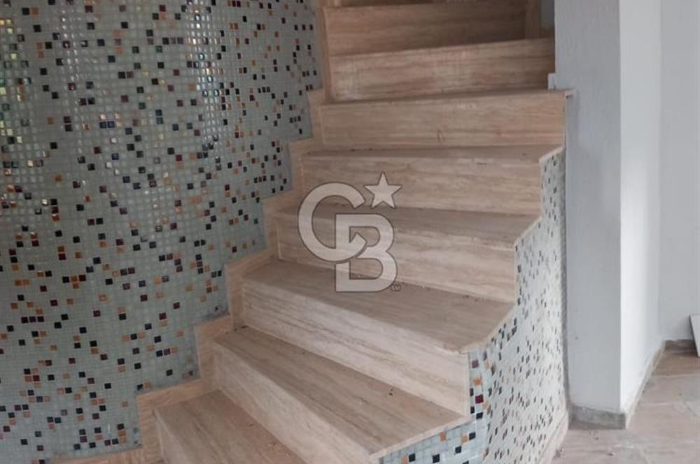 ÇANDARLI EYKO SİTESİ'NDE TADİLATLI DUBLEKS VİLLA