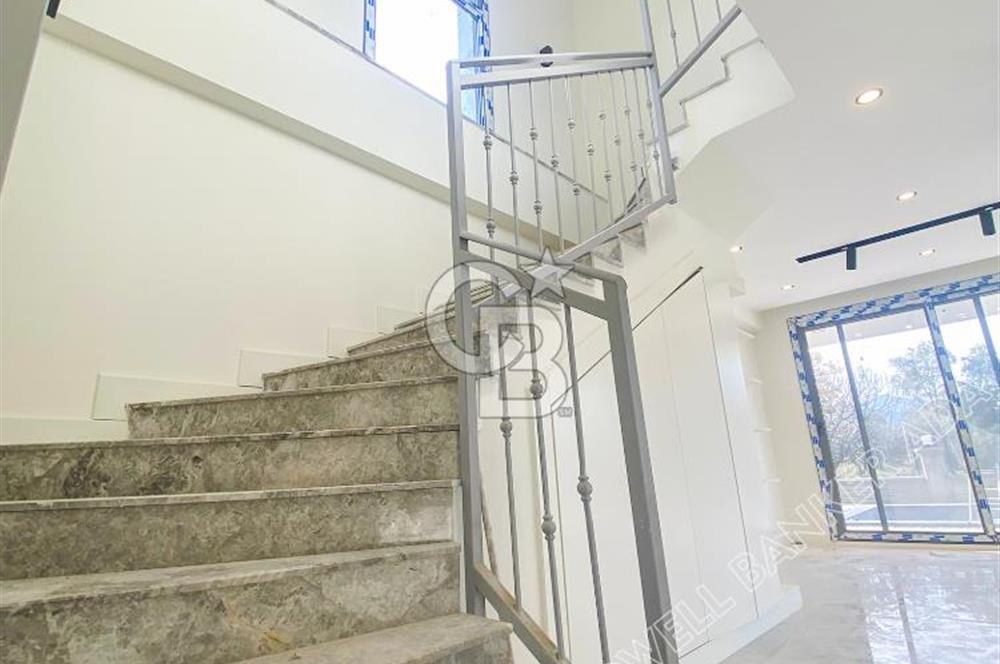 Kuşadası Güzelçamlıda Havuzlu Sitede Satılık 3+1 Villa