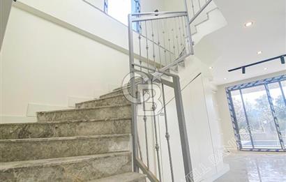 Kuşadası Güzelçamlıda Havuzlu Sitede Satılık 3+1 Villa