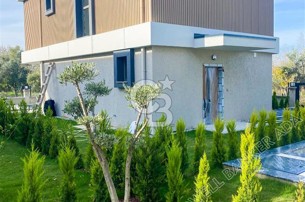 Kuşadası Güzelçamlıda Havuzlu Sitede Satılık 3+1 Villa