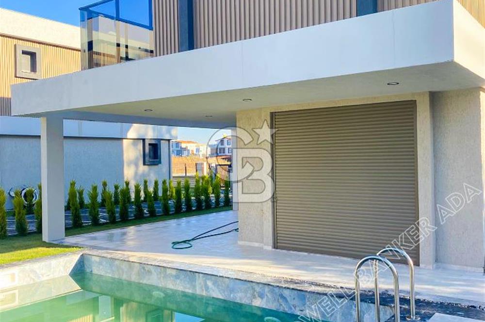 Kuşadası Güzelçamlıda Havuzlu Sitede Satılık 3+1 Villa
