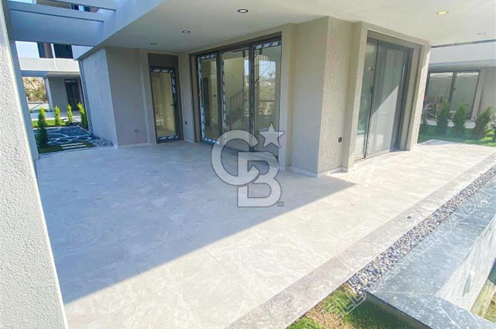 Kuşadası Güzelçamlıda Havuzlu Sitede Satılık 3+1 Villa