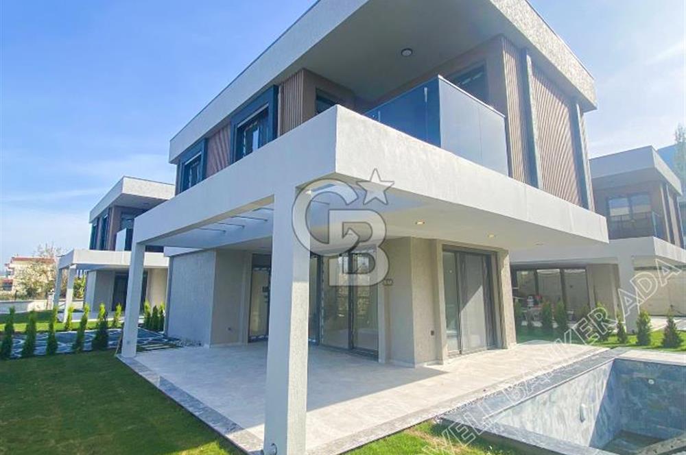 Kuşadası Güzelçamlıda Havuzlu Sitede Satılık 3+1 Villa