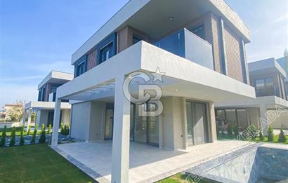 Kuşadası Güzelçamlıda Havuzlu Sitede Satılık 3+1 Villa