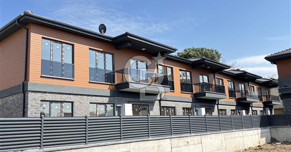 BAŞİSKELE SAHİLDE HARİKA LOKASYONDA SATILIK 3+1 LÜKS VİLLA - 345158
