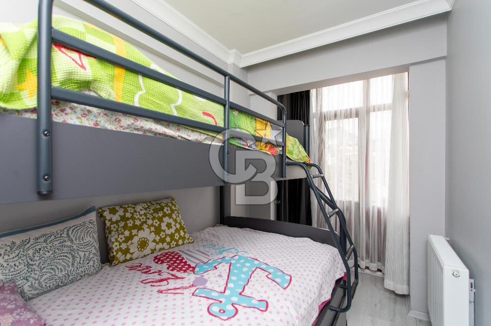 Yenifoça'da Satılık Müstakil Bahçeli 3+1 Villa