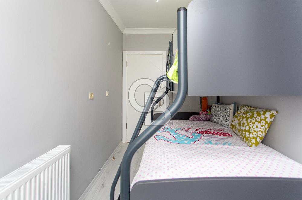 Yenifoça'da Satılık Müstakil Bahçeli 3+1 Villa