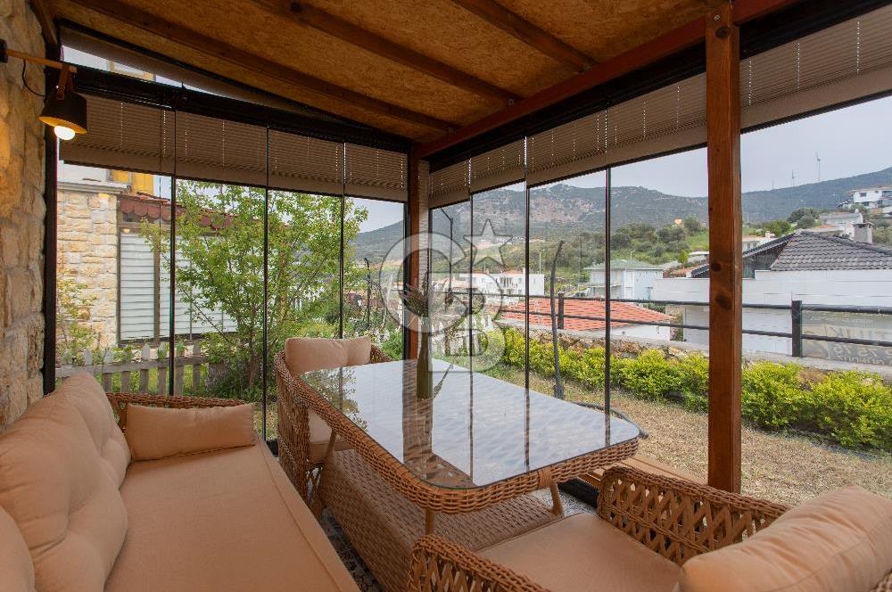 Yenifoça'da Satılık Müstakil Bahçeli 3+1 Villa