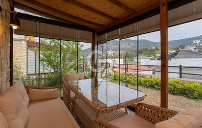 Yenifoça'da Satılık Müstakil Bahçeli 3+1 Villa