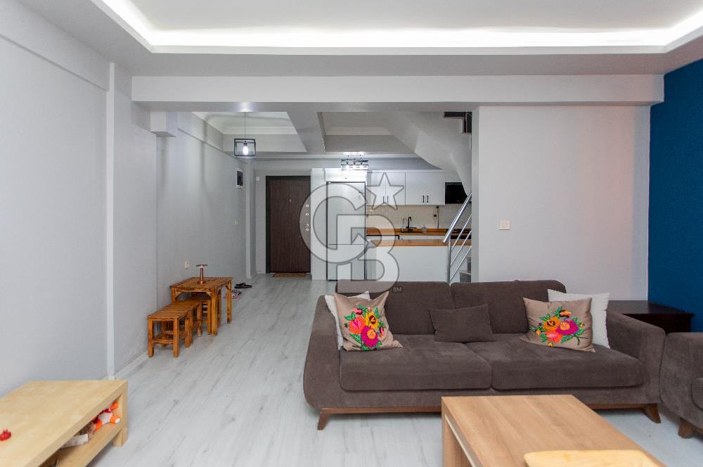 Yenifoça'da Satılık Müstakil Bahçeli 3+1 Villa