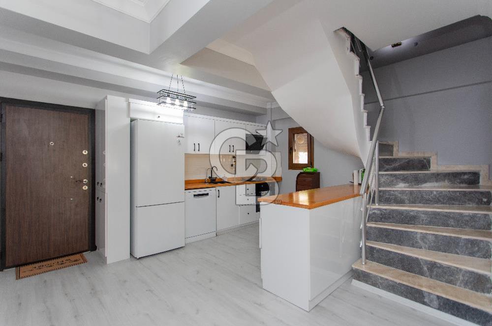 Yenifoça'da Satılık Müstakil Bahçeli 3+1 Villa