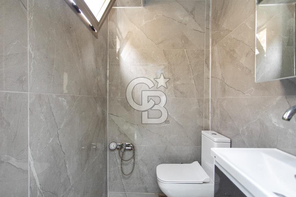 Yenifoça'da Satılık Müstakil Bahçeli 3+1 Villa