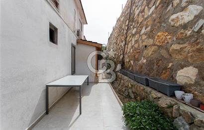 Yenifoça'da Satılık Müstakil Bahçeli 3+1 Villa