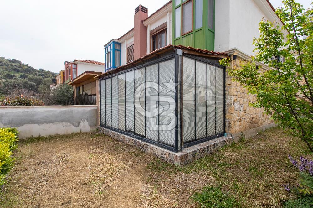 Yenifoça'da Satılık Müstakil Bahçeli 3+1 Villa