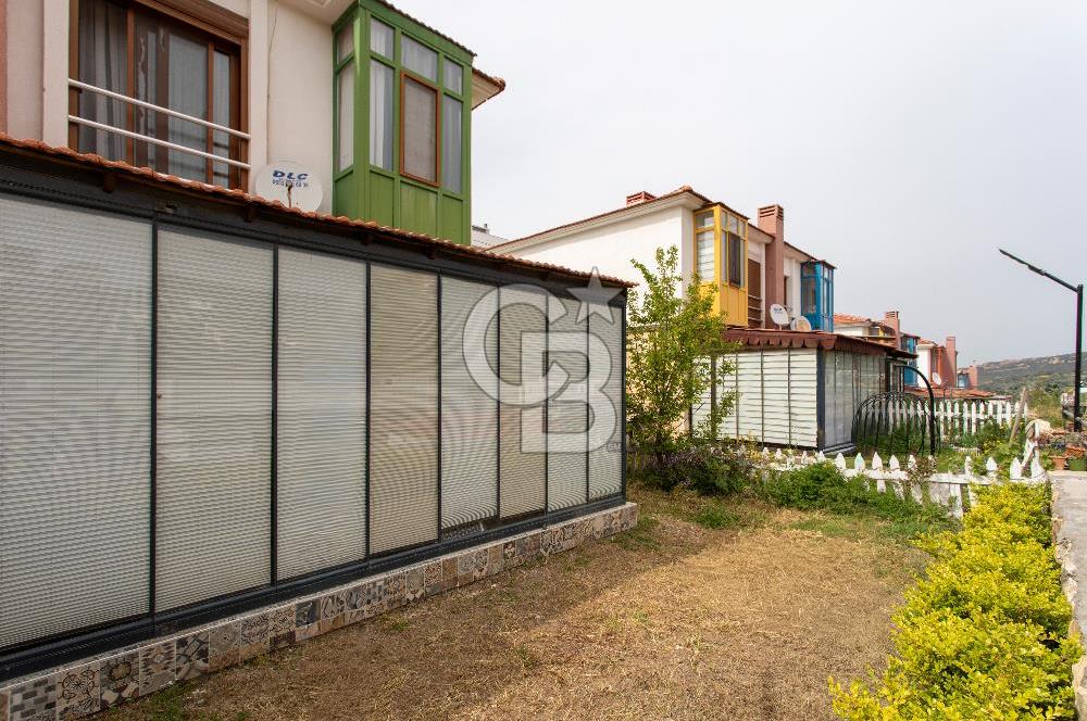 Yenifoça'da Satılık Müstakil Bahçeli 3+1 Villa