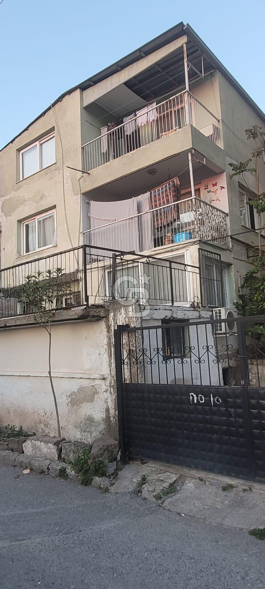 BAYRAKLI GÜMÜŞPALA DA MAHALLESİNDE 3 KATLI KOMPLE SATILIK BİNA