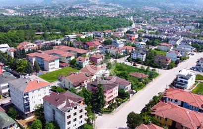 Başiskele Bahcecik Cadde Üzeri 3 katlı Müstakil Ev ve Arsasi