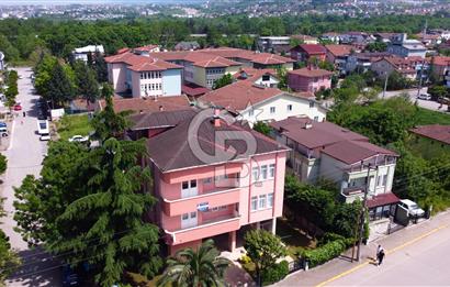 Başiskele Bahcecik Cadde Üzeri 3 katlı Müstakil Ev ve Arsasi