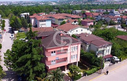 Başiskele Bahcecik Cadde Üzeri 3 katlı Müstakil Ev ve Arsasi