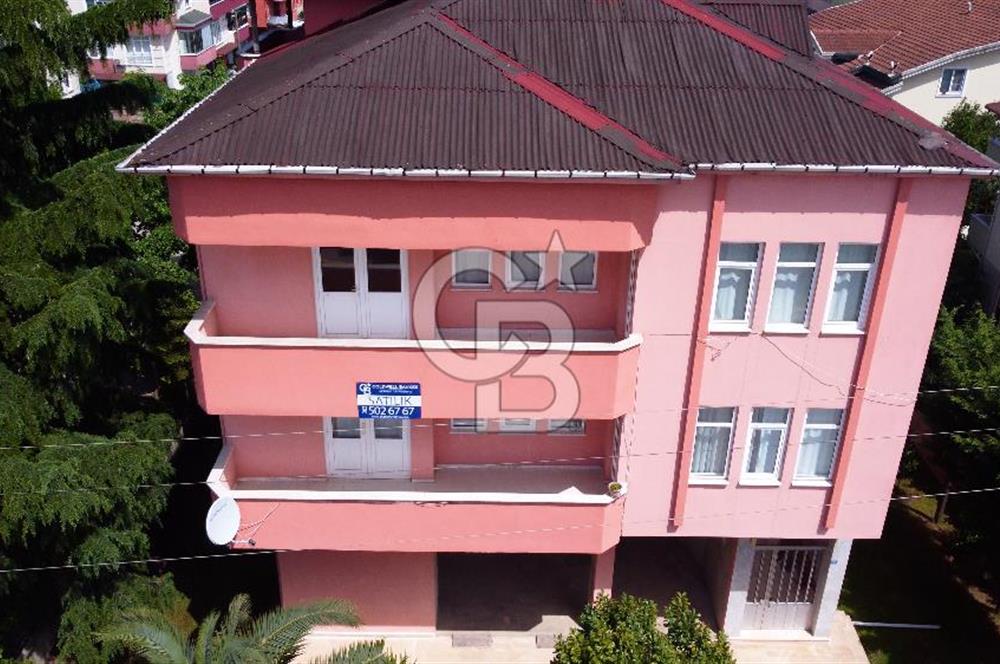 Başiskele Bahcecik Cadde Üzeri 3 katlı Müstakil Ev ve Arsasi