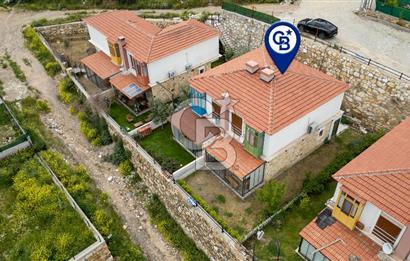 Yenifoça'da Satılık Müstakil Bahçeli 3+1 Villa